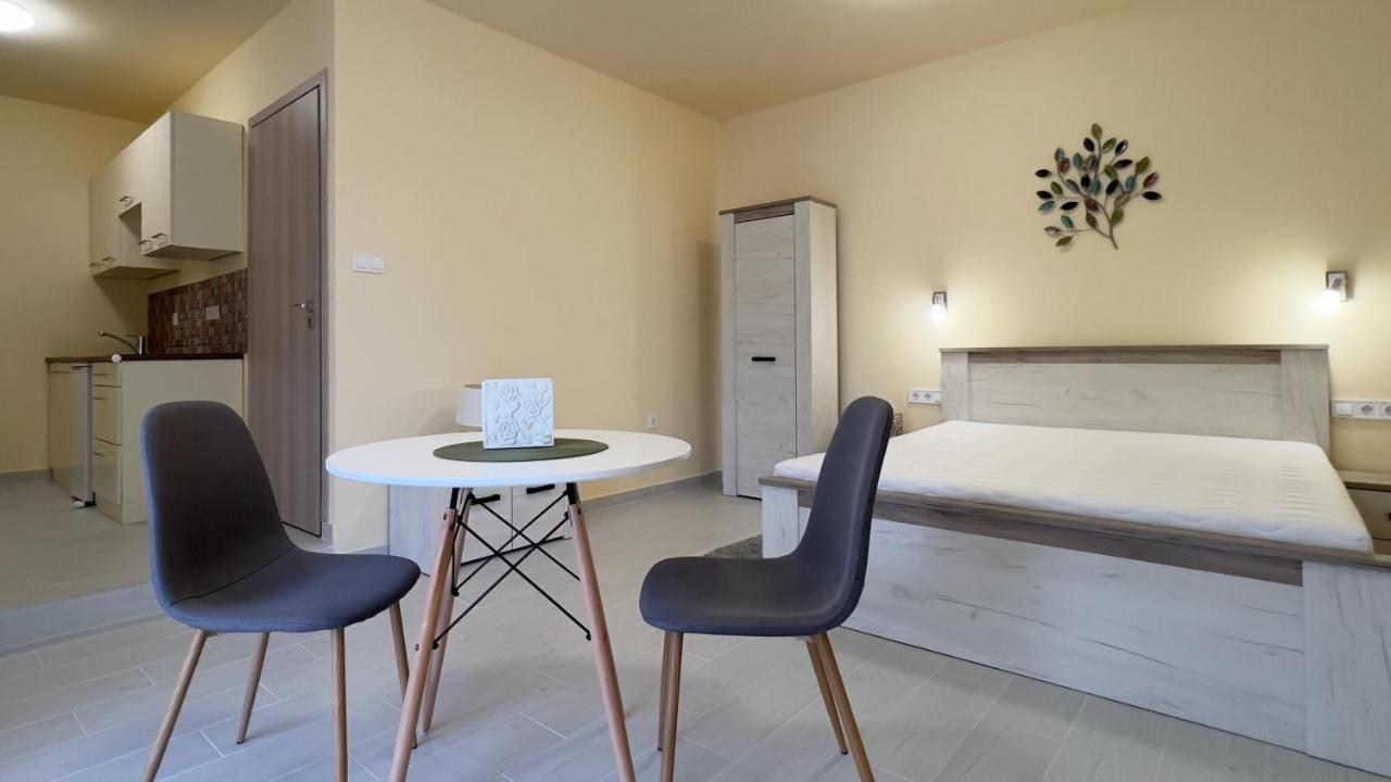 Gardencity Apartmanhaz Győr Esterno foto