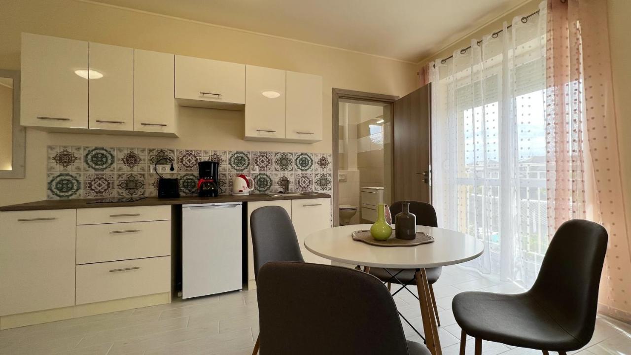 Gardencity Apartmanhaz Győr Esterno foto