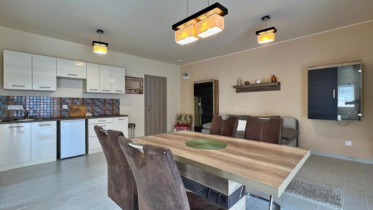 Gardencity Apartmanhaz Győr Esterno foto