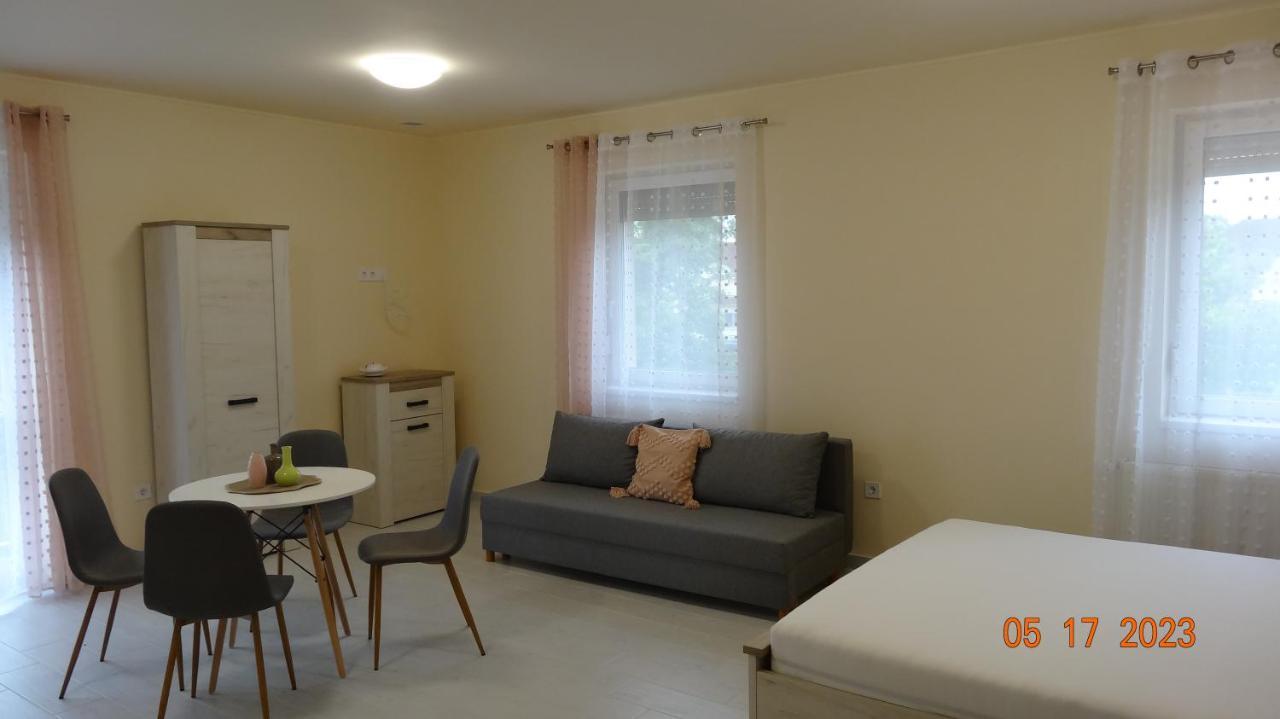Gardencity Apartmanhaz Győr Esterno foto