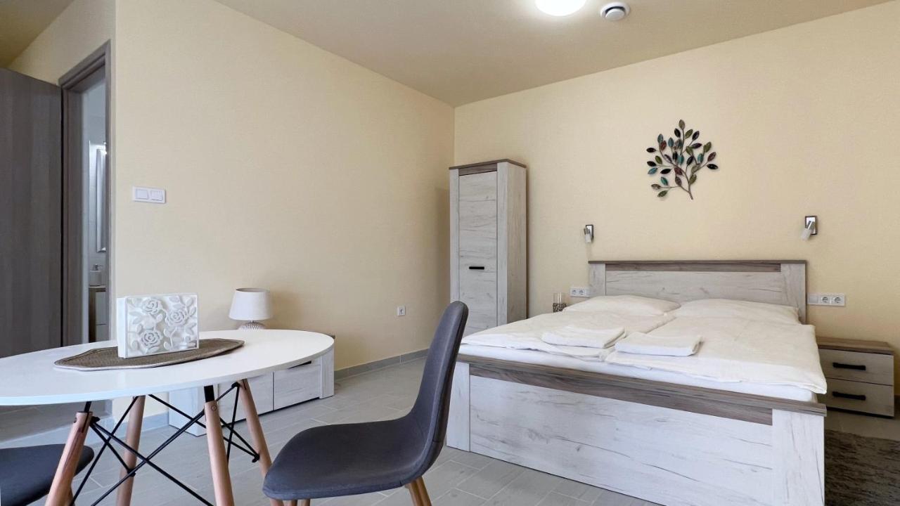 Gardencity Apartmanhaz Győr Esterno foto