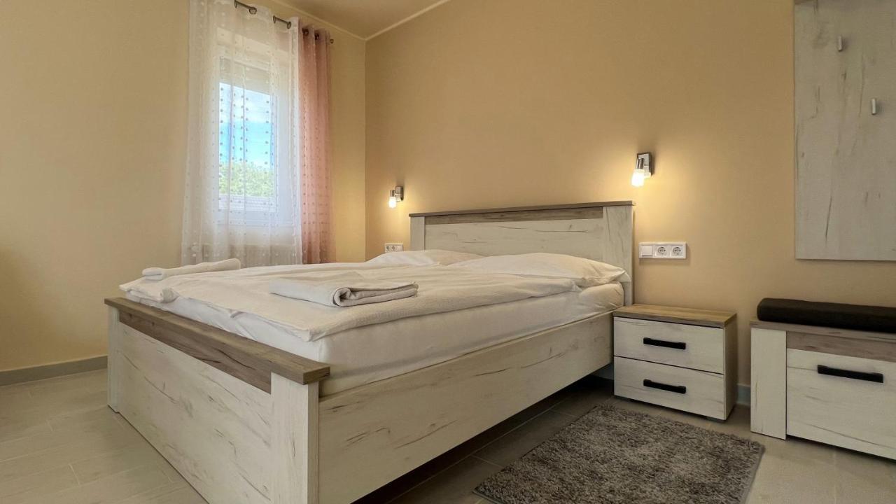 Gardencity Apartmanhaz Győr Esterno foto